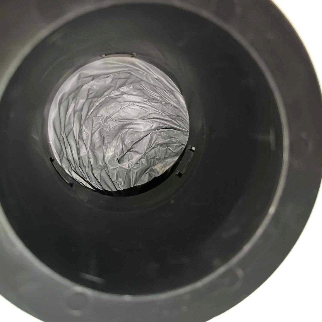 La même bouche d'extraction de VMC après nettoyage et désinfection